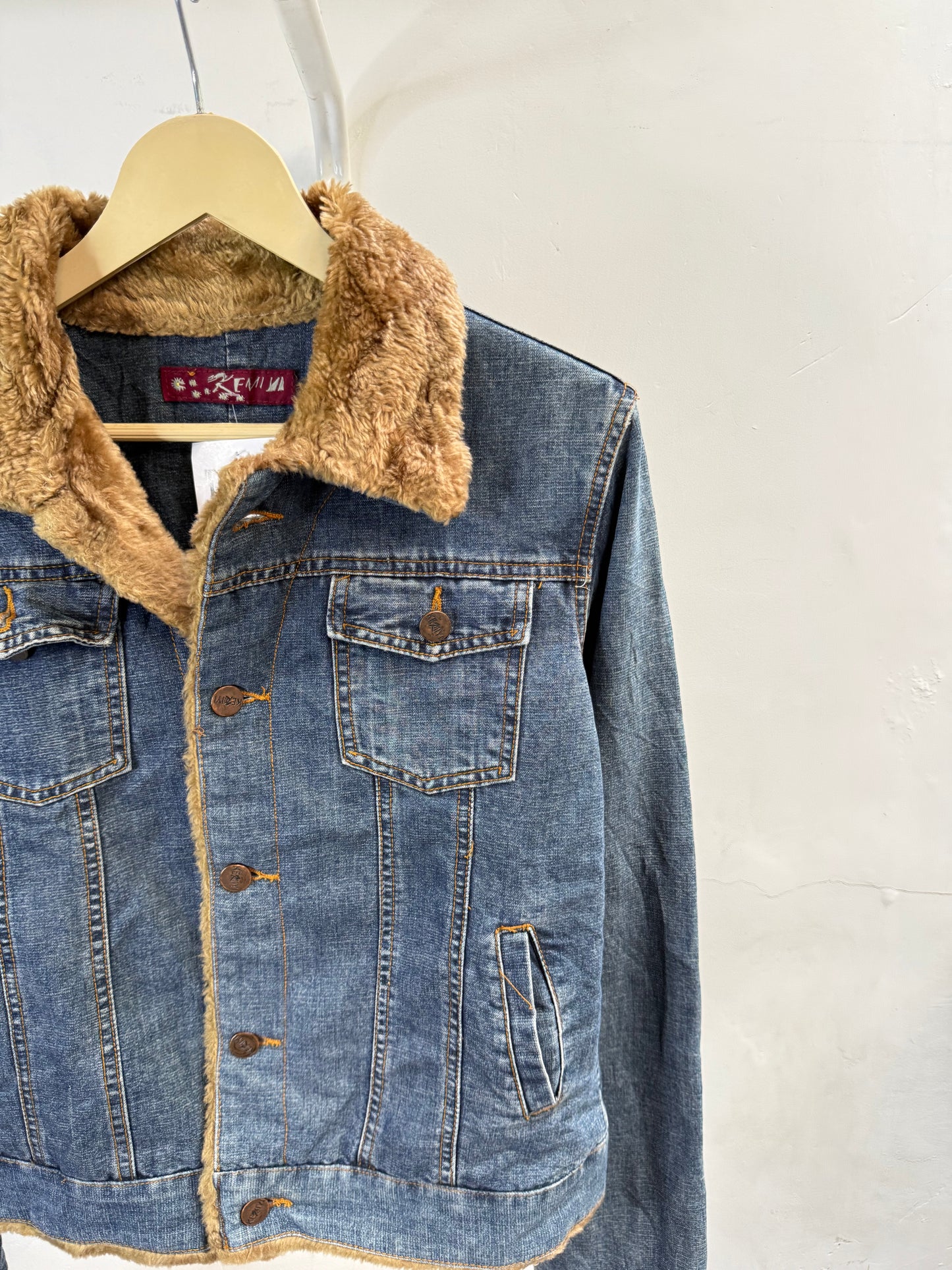 Emi Denim Jacket whit. Fur collar