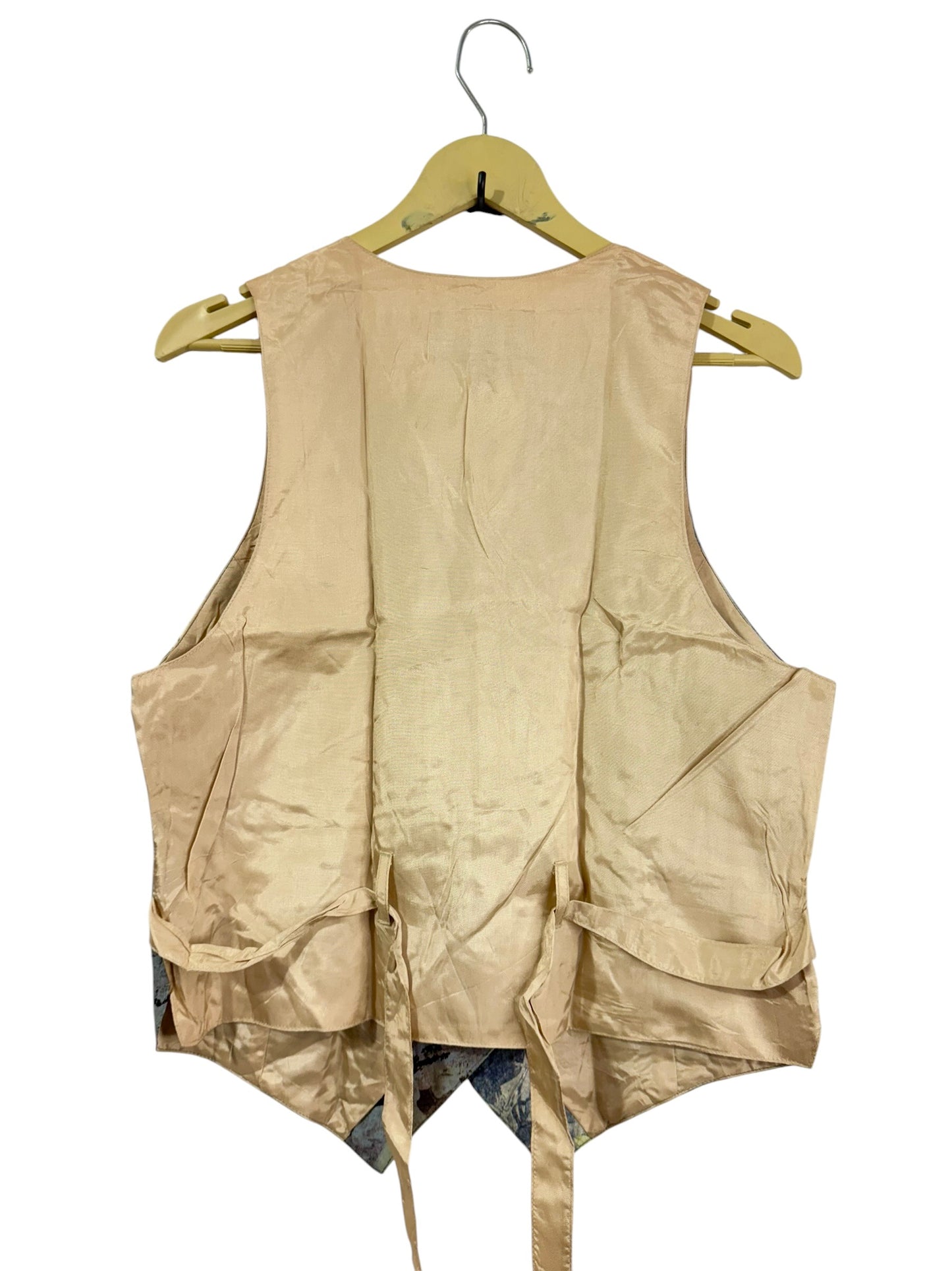 Facts Vest
