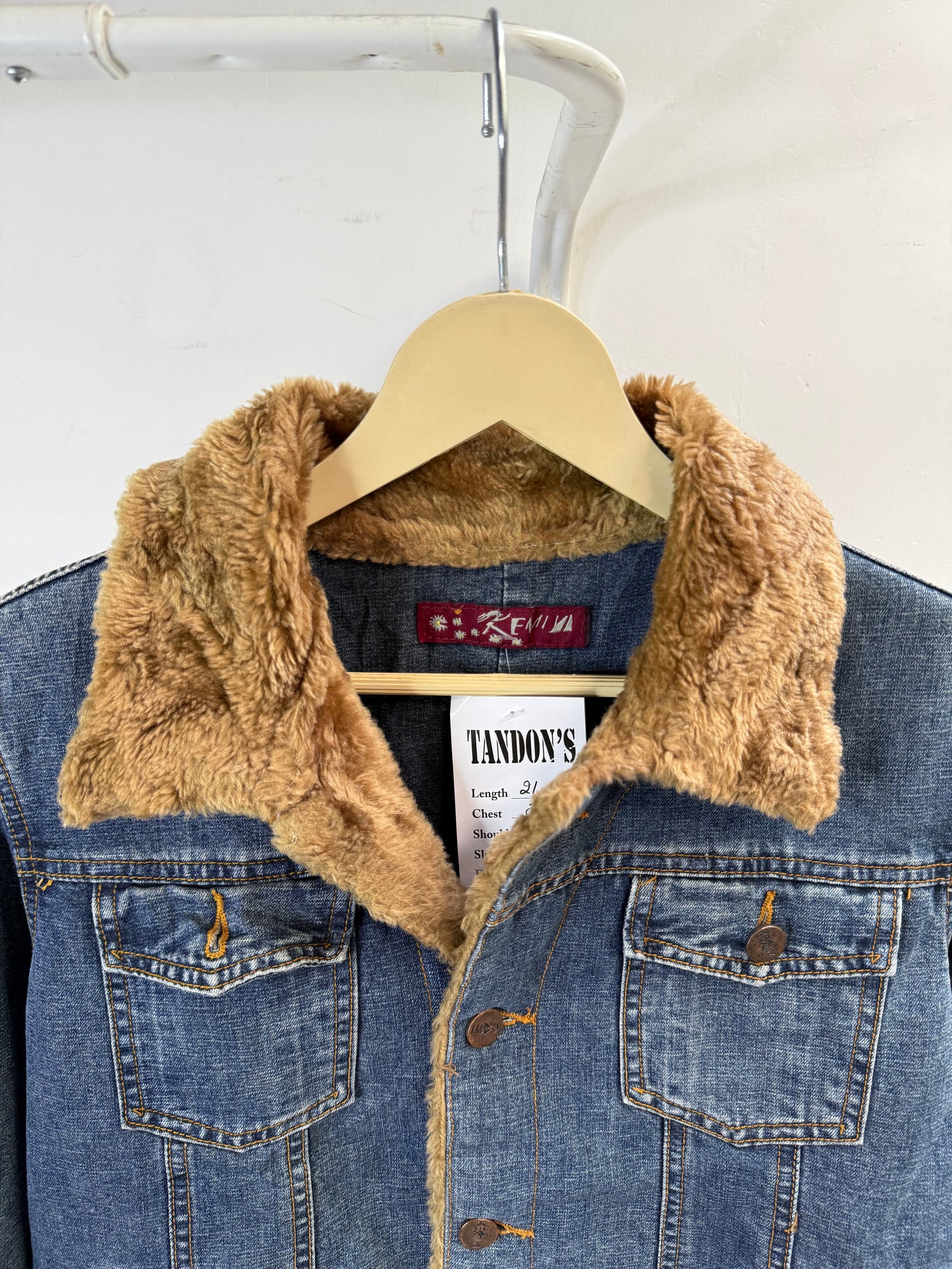 Emi  Denim Jacket whit. Fur collar