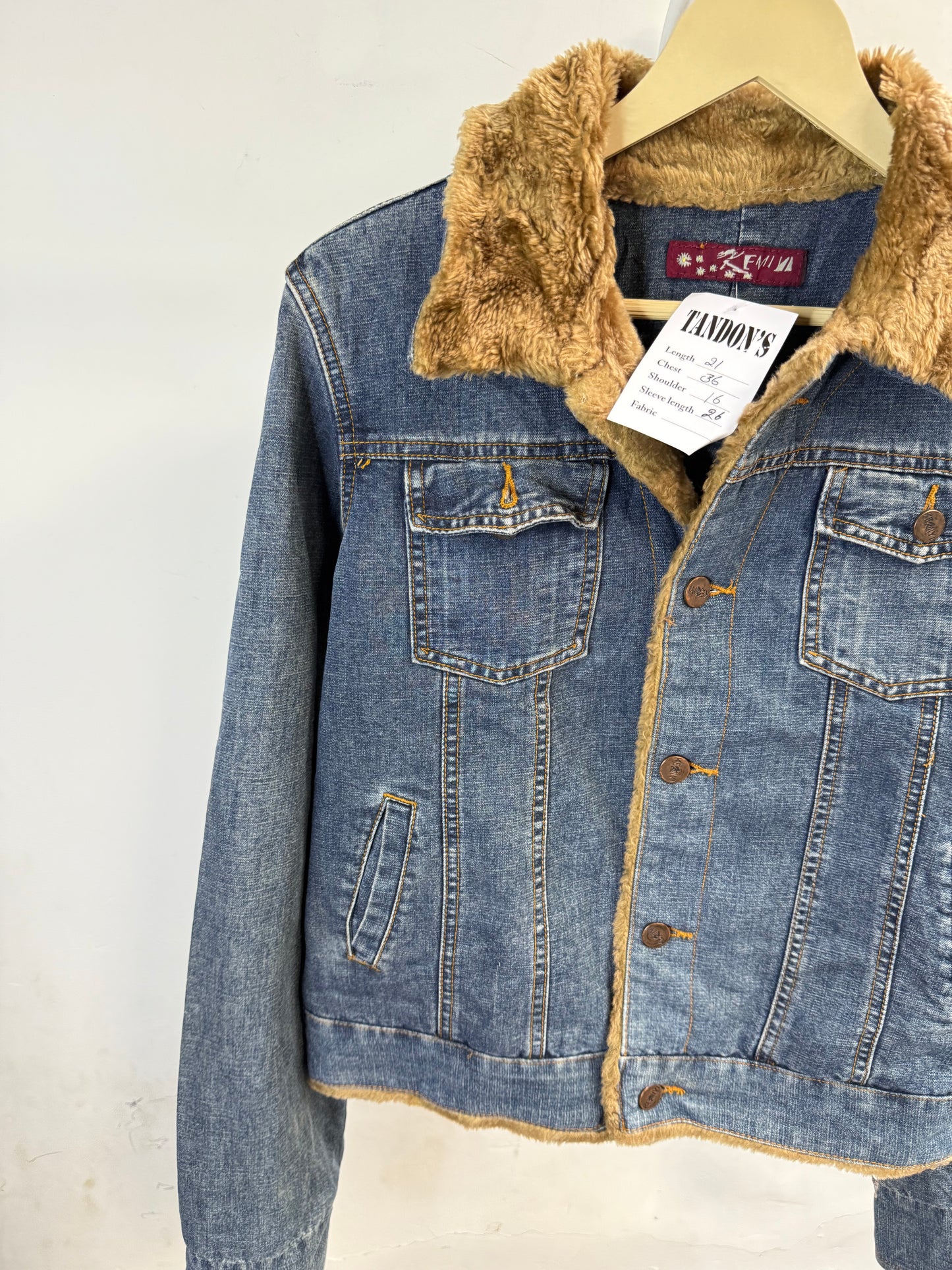 Emi  Denim Jacket whit. Fur collar