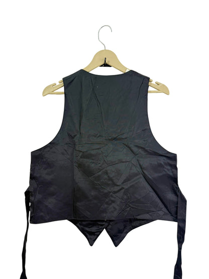 Nadia Vest