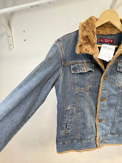 Emi  Denim Jacket whit. Fur collar