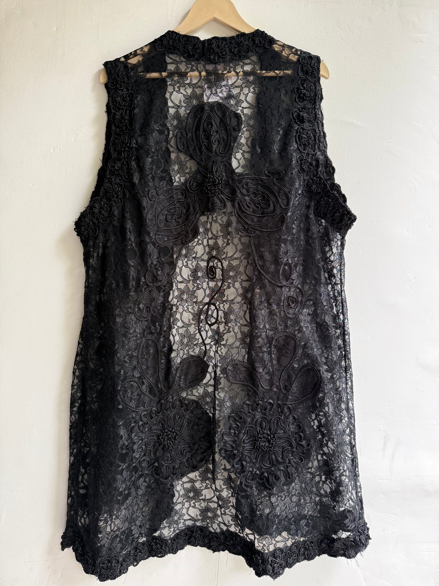 Embossed net Vest