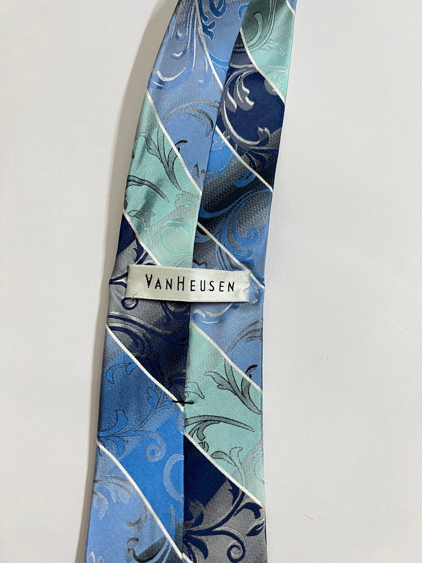 VanHeusen vintage satin tie