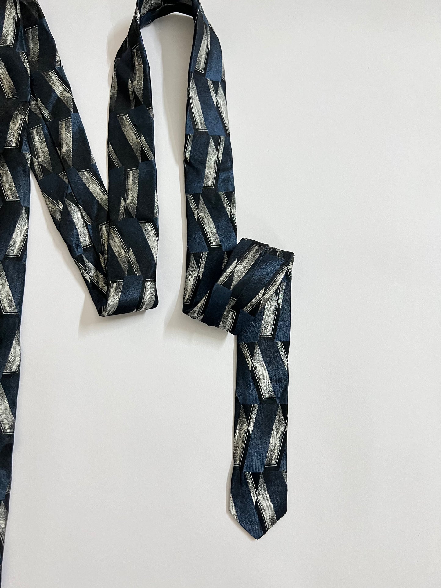 Aorrow vintage silk tie