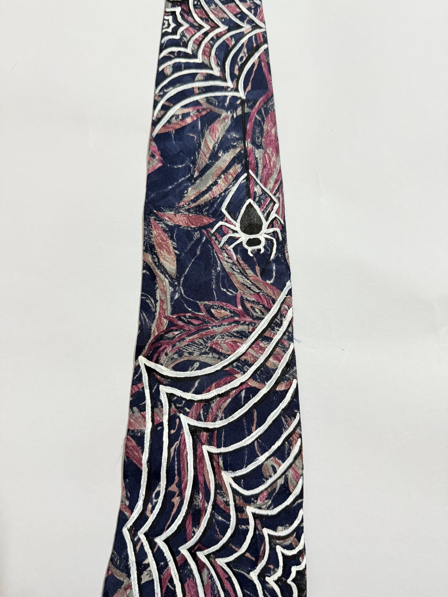 Oscardela Ranta Handpainted Spider silk tie